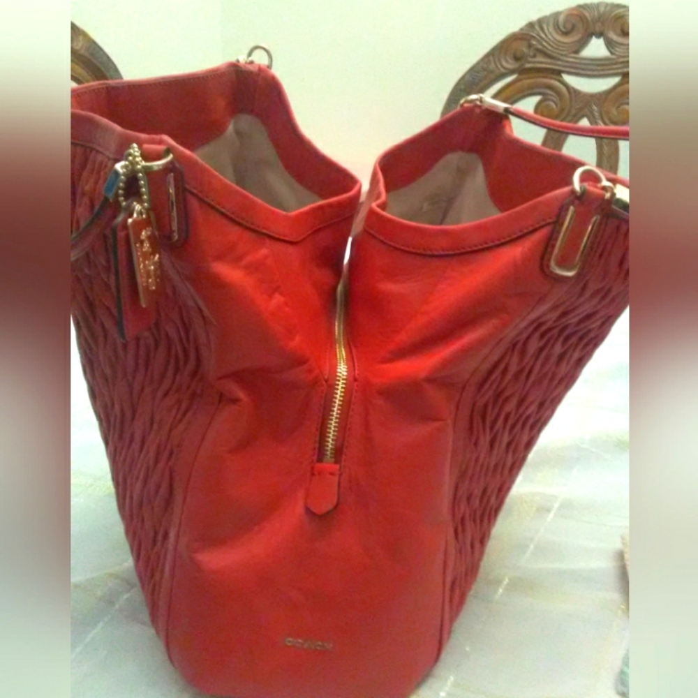 BNWOT COACH MADISON PHOEBE TWIST LEATHER (14 X 11.5 X 5.5) GIFT - Picture 5 of 16